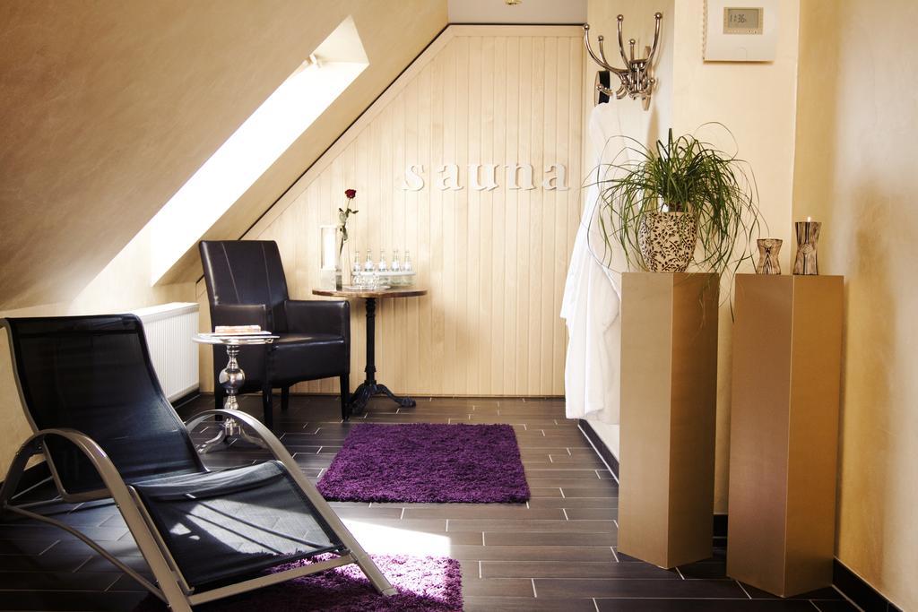 Hotel Tiek Superior Мепен Екстериор снимка