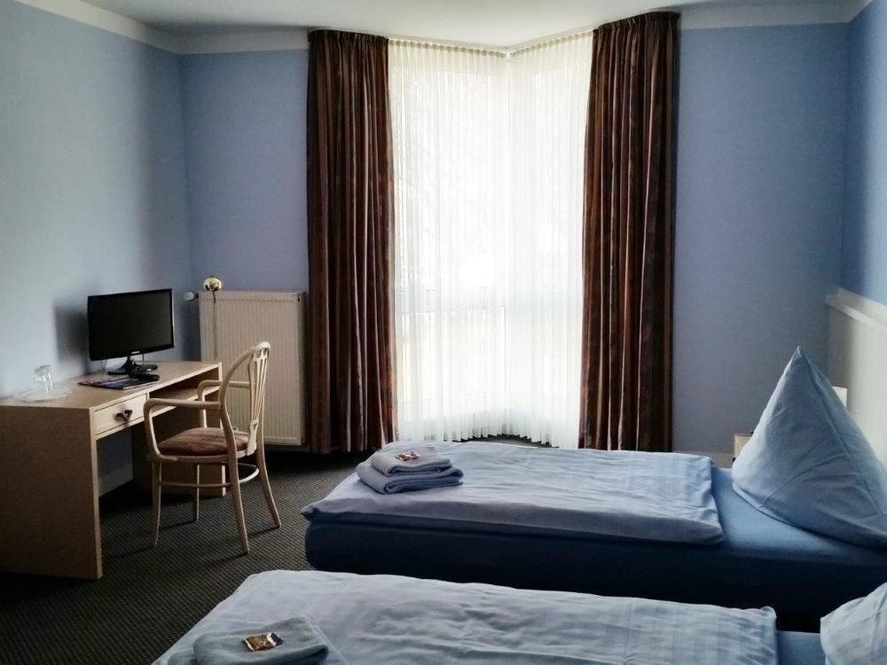 Hotel Tiek Superior Мепен Екстериор снимка