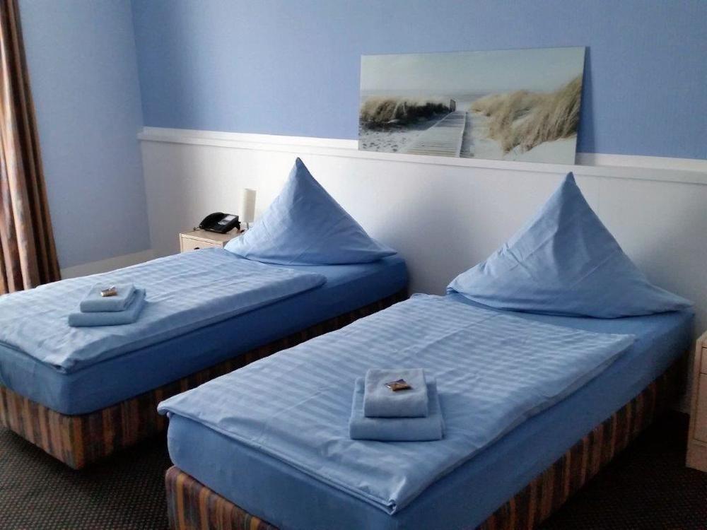 Hotel Tiek Superior Мепен Екстериор снимка