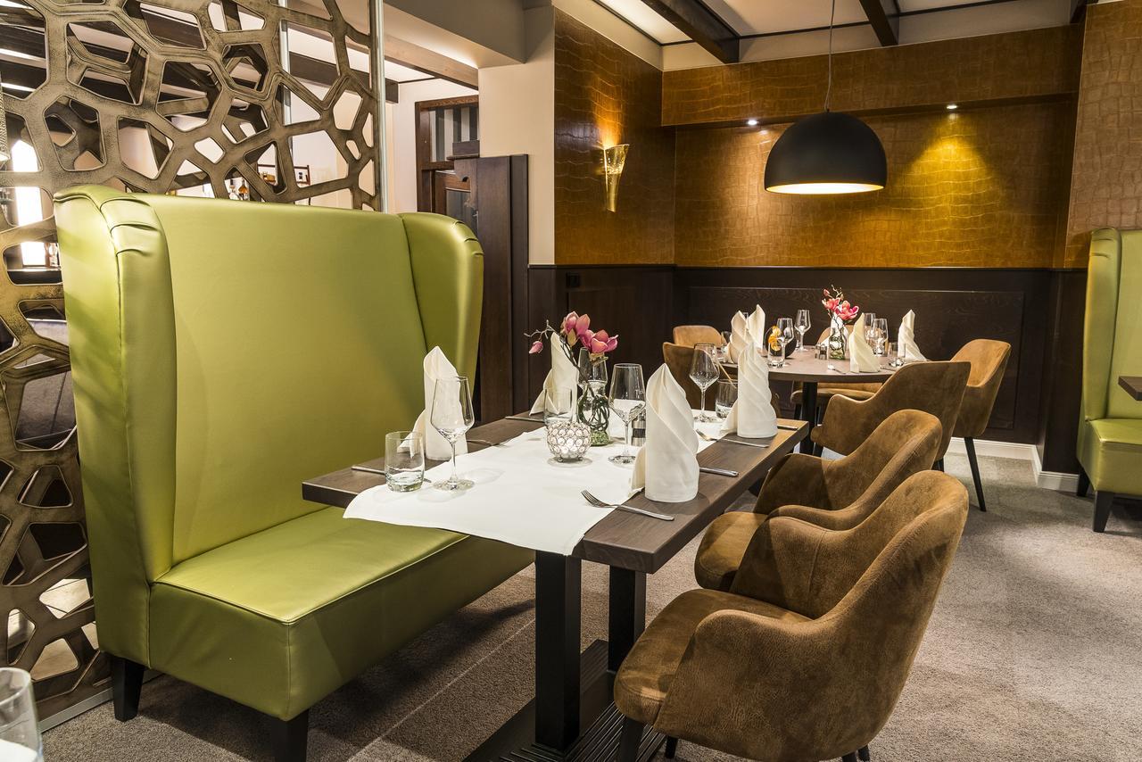 Hotel Tiek Superior Мепен Екстериор снимка