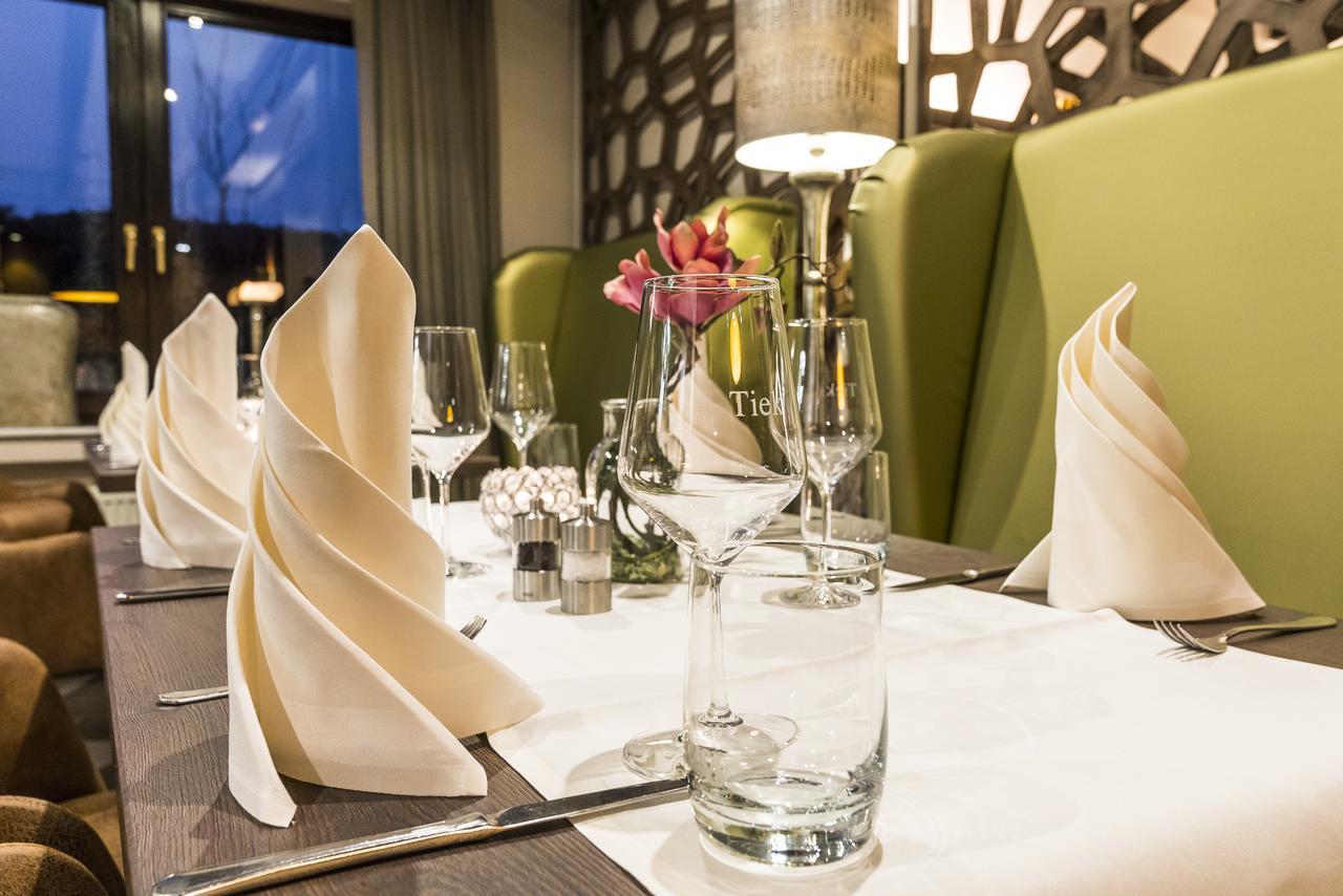 Hotel Tiek Superior Мепен Екстериор снимка