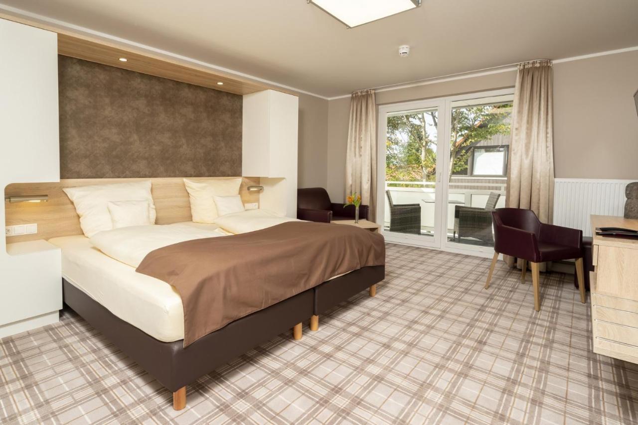Hotel Tiek Superior Мепен Екстериор снимка