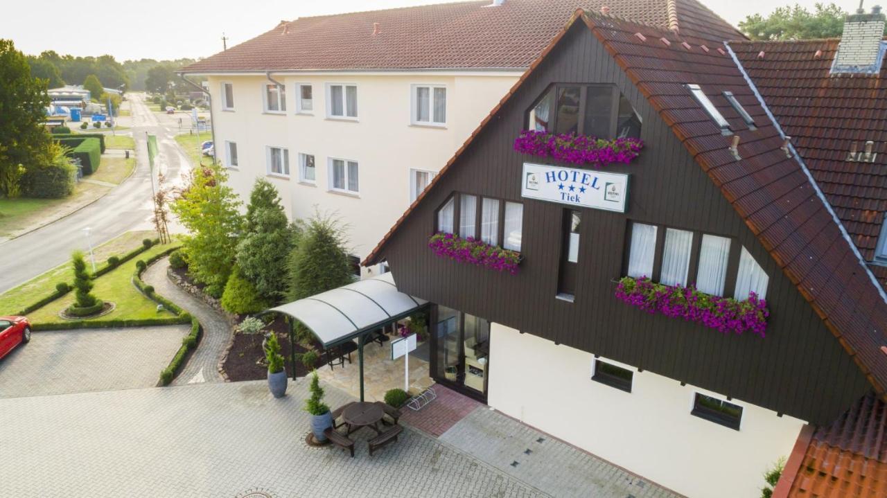 Hotel Tiek Superior Мепен Екстериор снимка