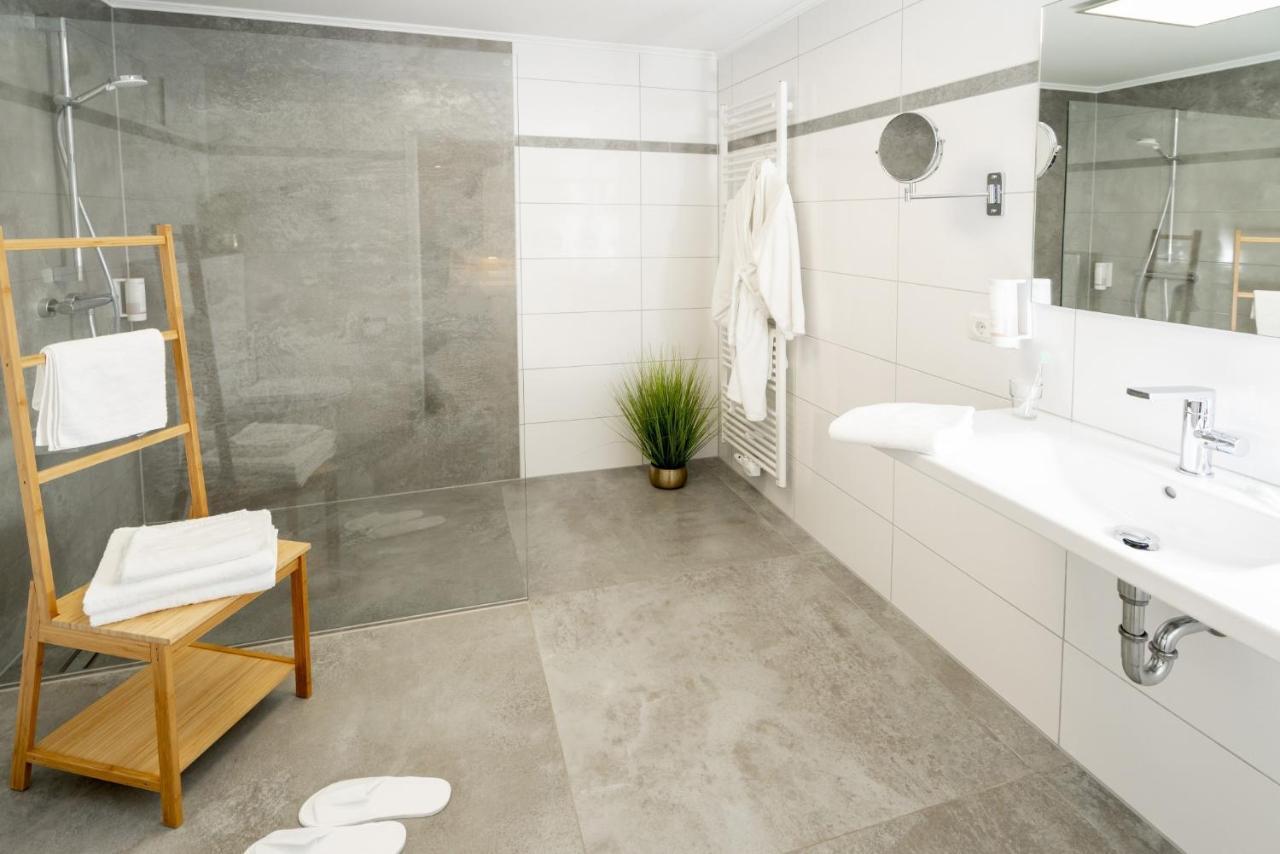 Hotel Tiek Superior Мепен Екстериор снимка