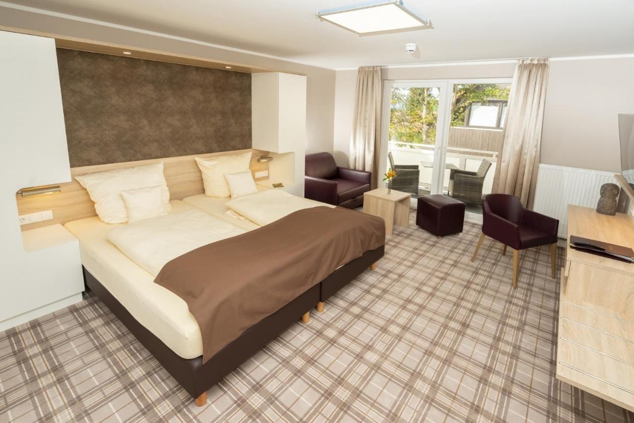 Hotel Tiek Superior Мепен Екстериор снимка
