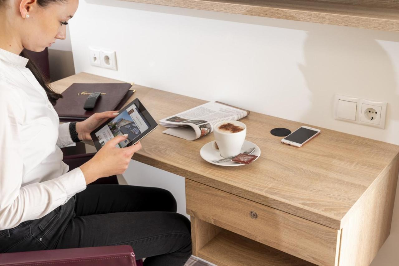 Hotel Tiek Superior Мепен Екстериор снимка