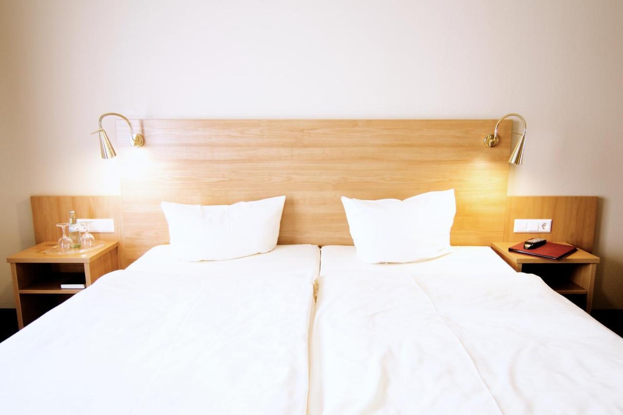 Hotel Tiek Superior Мепен Екстериор снимка